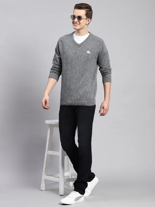 Sporty Elegance Men Grey Solid Pullover