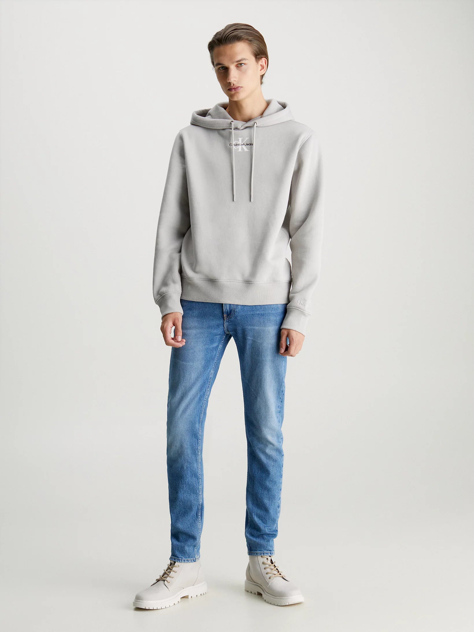 Slim Tapered Jeans in Denim Light